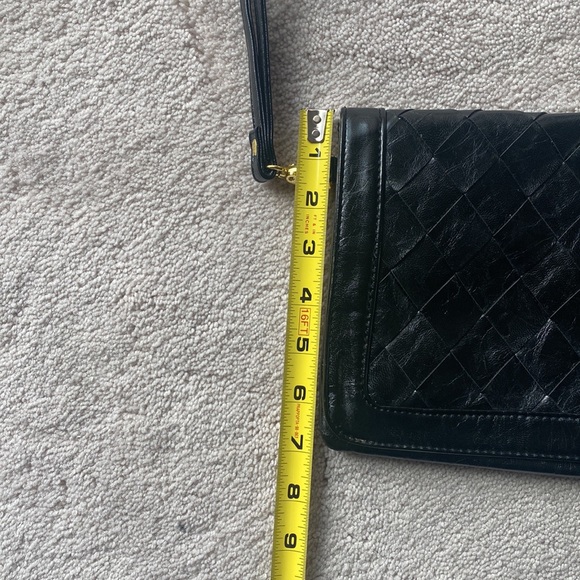 Urban Expressions black vegan woven clutch - Picture 4 of 9